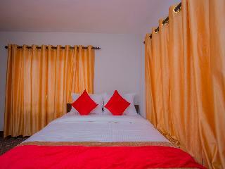 Hotel White And Peace