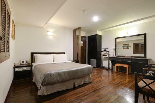 Holiday Hotel