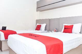 Hotel Reddoorz Plus Near Makassar Town Square