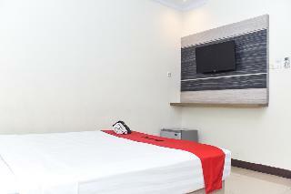 Hotel Reddoorz Plus Near Makassar Town Square