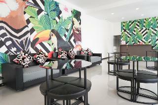 Hotel Reddoorz Plus @ Tlogomas