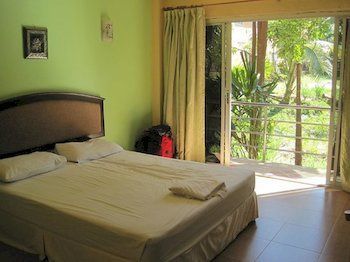 Hostal Baan To Guesthouse