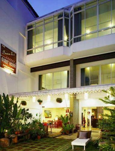 Hostal Baan Oui Guest House