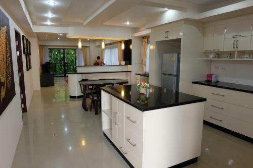 Apartamentos Rawai Seaview Condominium Phuket