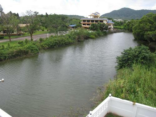 Hostal Lucky 13 Guesthouse