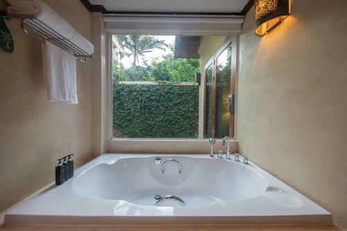 Hotel Nora Beach Resort & Spa