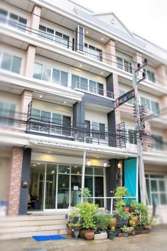 Ananas Phuket Central Hostel
