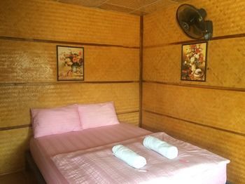 Hostal Baan Suan Violin