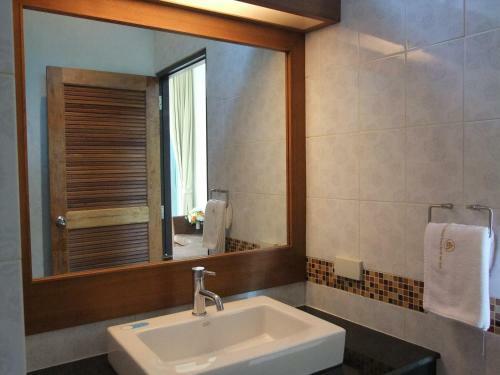 Samui Island Beach Resort & Hotel