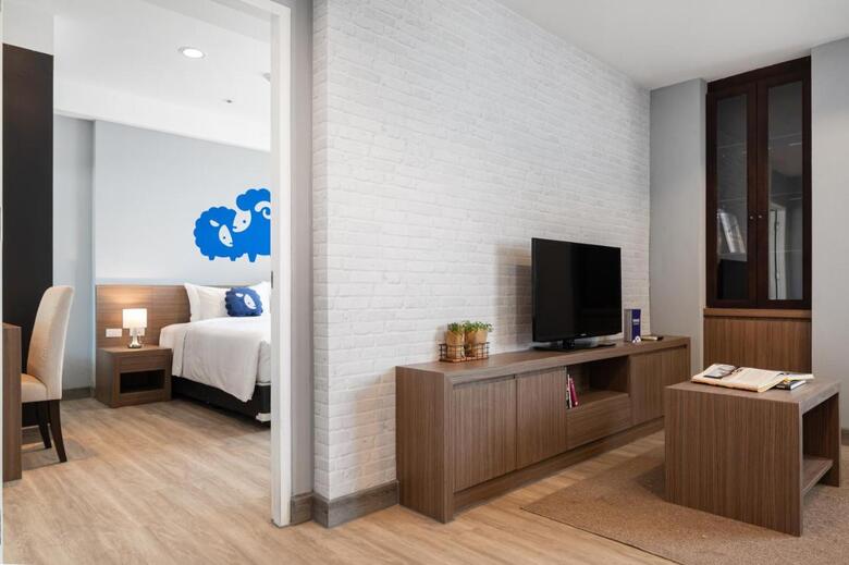 Bed & Breakfast Demeter Residences Suites