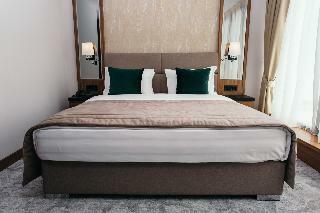 Central Point Hotel