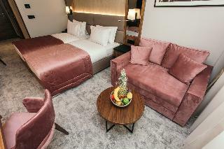 Central Point Hotel