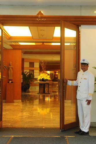 Hotel Pantip Suites