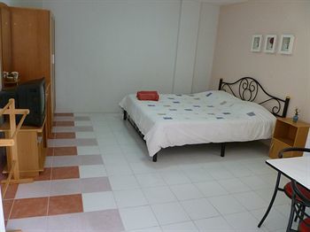 Hostal Thanapa Mansion