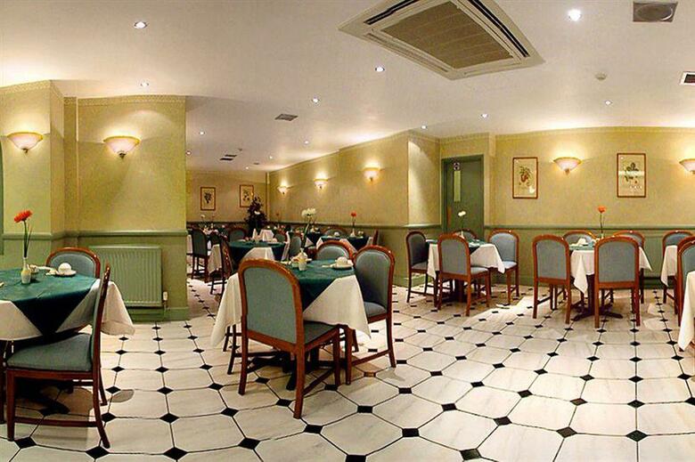 Hotel Norfolk Plaza