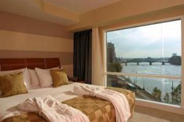 Hotel Plaza On The River