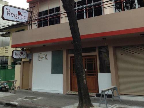 Hostal The Region