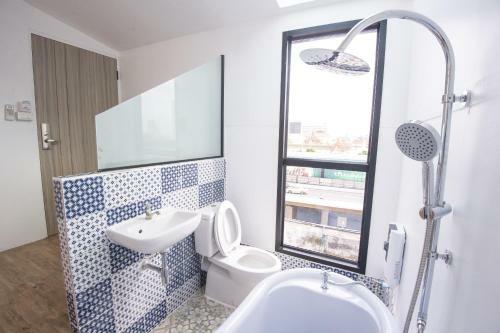 Glur Bangkok Hostel & Coffee Bar