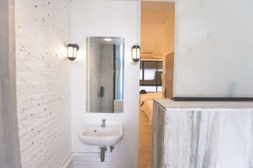 Glur Bangkok Hostel & Coffee Bar