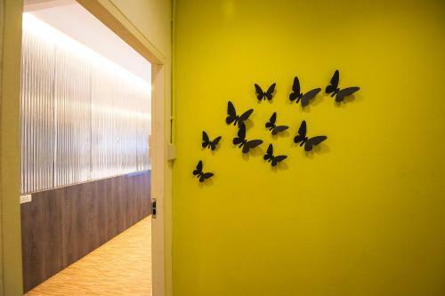 Glur Bangkok Hostel & Coffee Bar