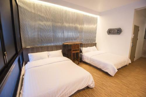 Glur Bangkok Hostel & Coffee Bar