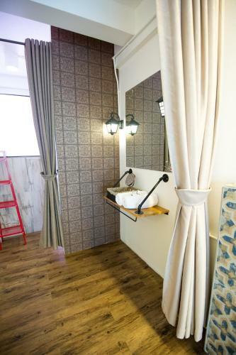 Glur Bangkok Hostel & Coffee Bar