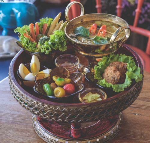 Glur Bangkok Hostel & Coffee Bar