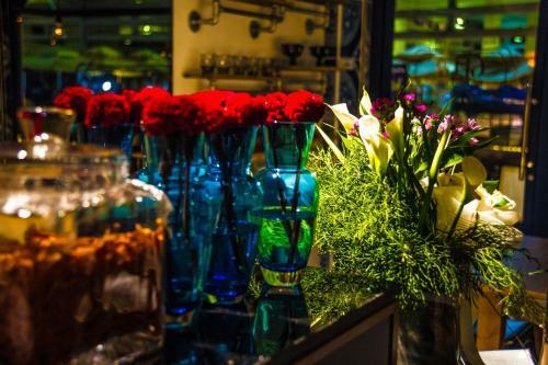 Glur Bangkok Hostel & Coffee Bar