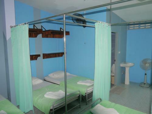 Hostal Dive Den