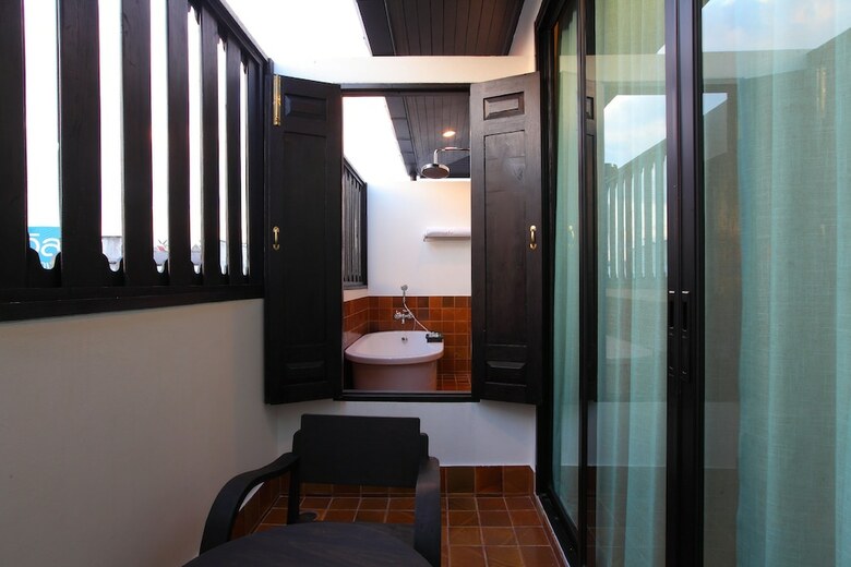 99 The Gallery Hotel