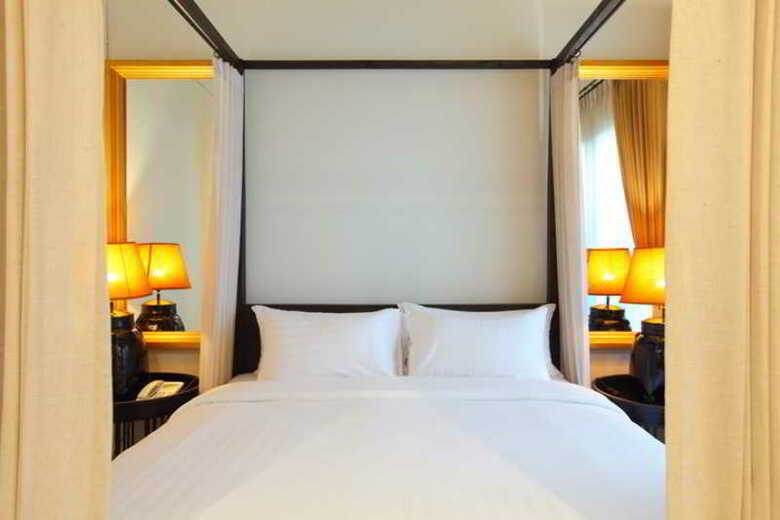 99 The Gallery Hotel