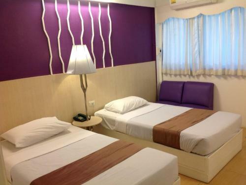 Highway Hotel