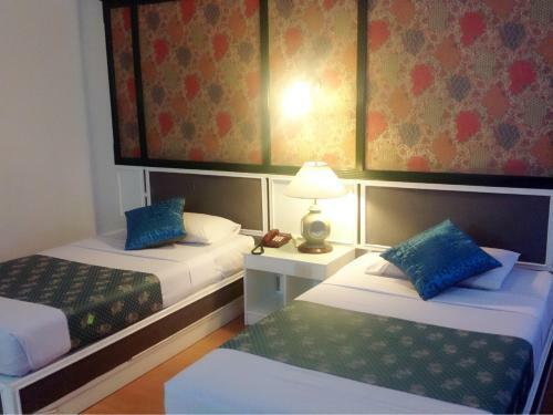 Highway Hotel