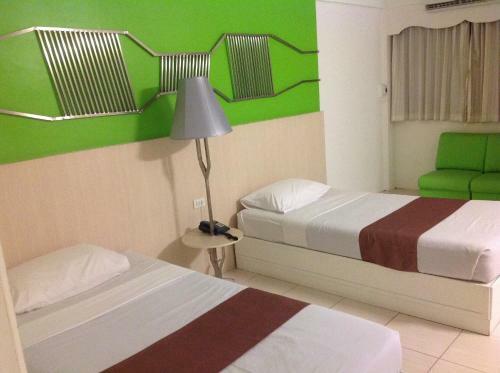 Highway Hotel