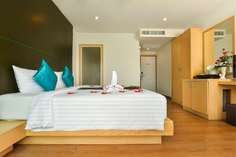 Hotel The Three By Apk