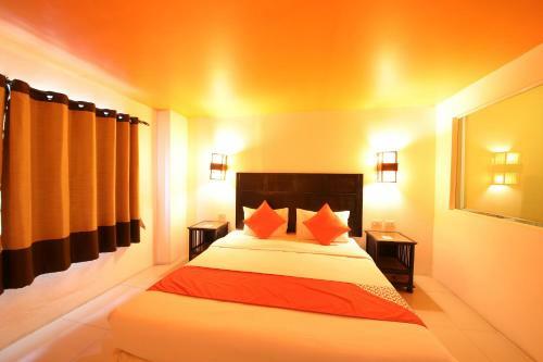 Hostal Patong Station House