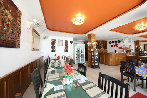 Hostal Patong Station House