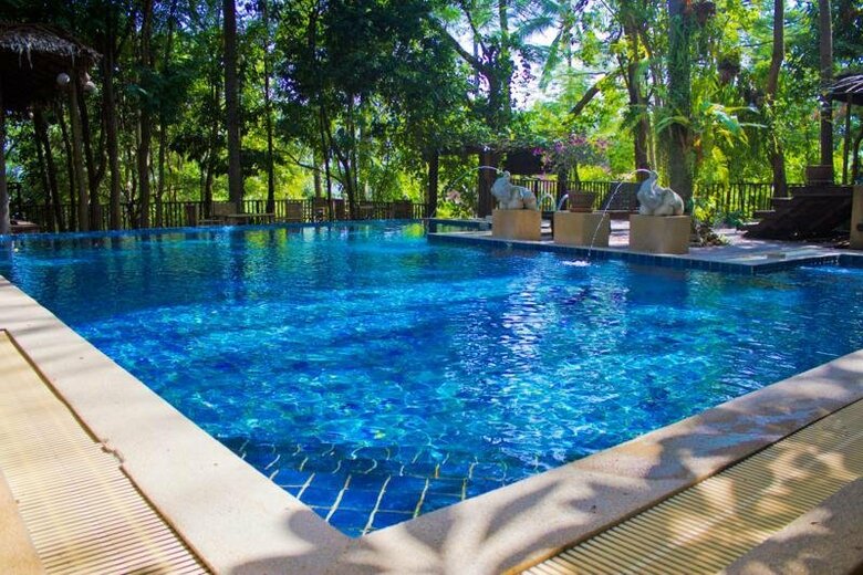 Hotel Reuan Thai Village