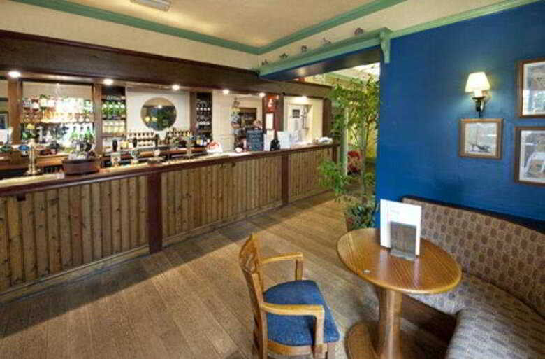 Lodge Cedars Inn