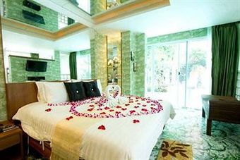 Hostal Club One Seven Phuket