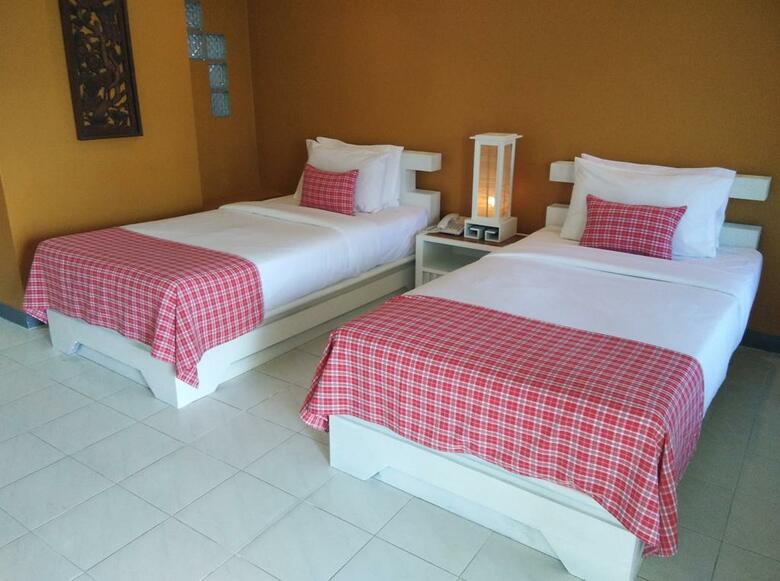 Poppa Palace Hotel