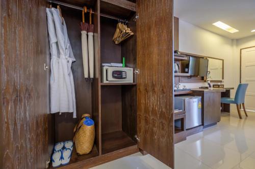 Dolphin Hotel Phuket