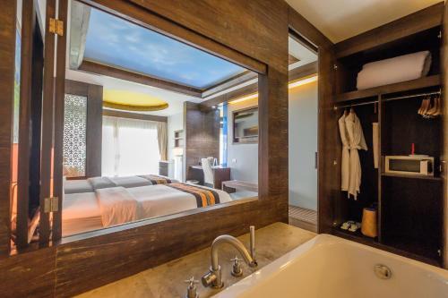 Dolphin Hotel Phuket
