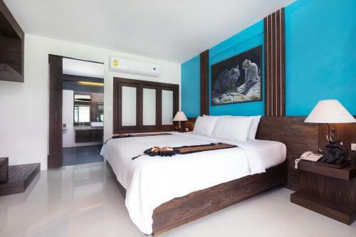 Dolphin Hotel Phuket
