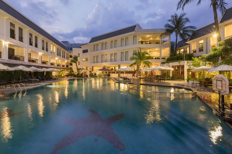 Hotel Sawaddi Patong Resort & Spa