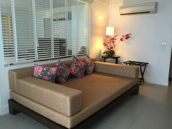 Hotel Sawaddi Patong Resort & Spa