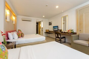 Hotel Sawaddi Patong Resort & Spa