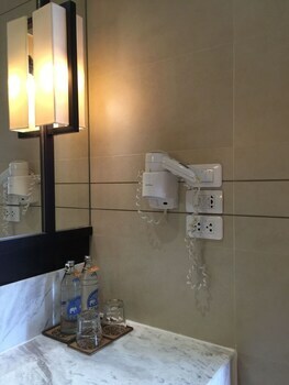 Hotel Sawaddi Patong Resort & Spa
