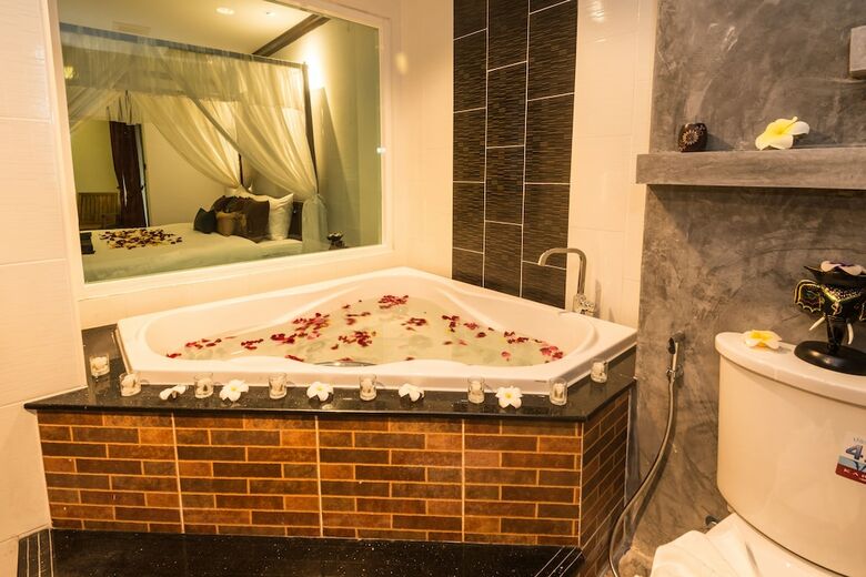 Tanawan Phuket Hotel
