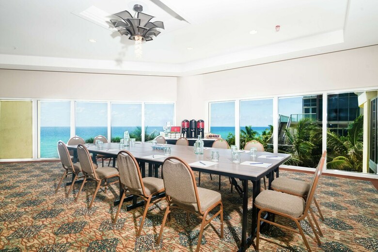 Hotel Doubletree Ocean Point Resort & Spa